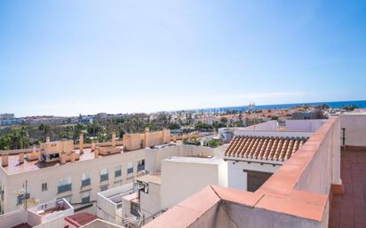 Vista exterior de Casa o xalet en venda en Salobreña amb Terrassa i Balcó