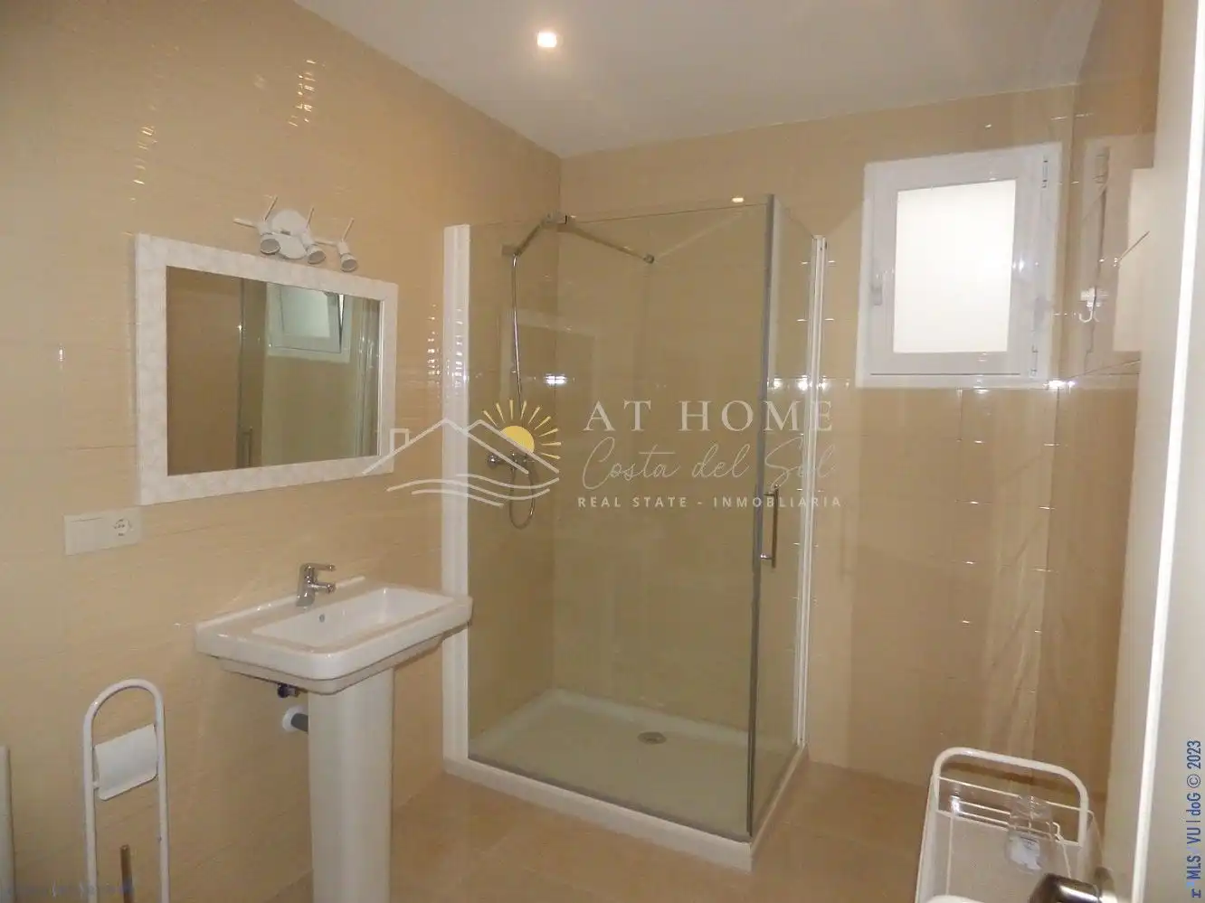 Bathroom of Houses for sale in Nerja  with Air Conditioner, Terrace and Storage room