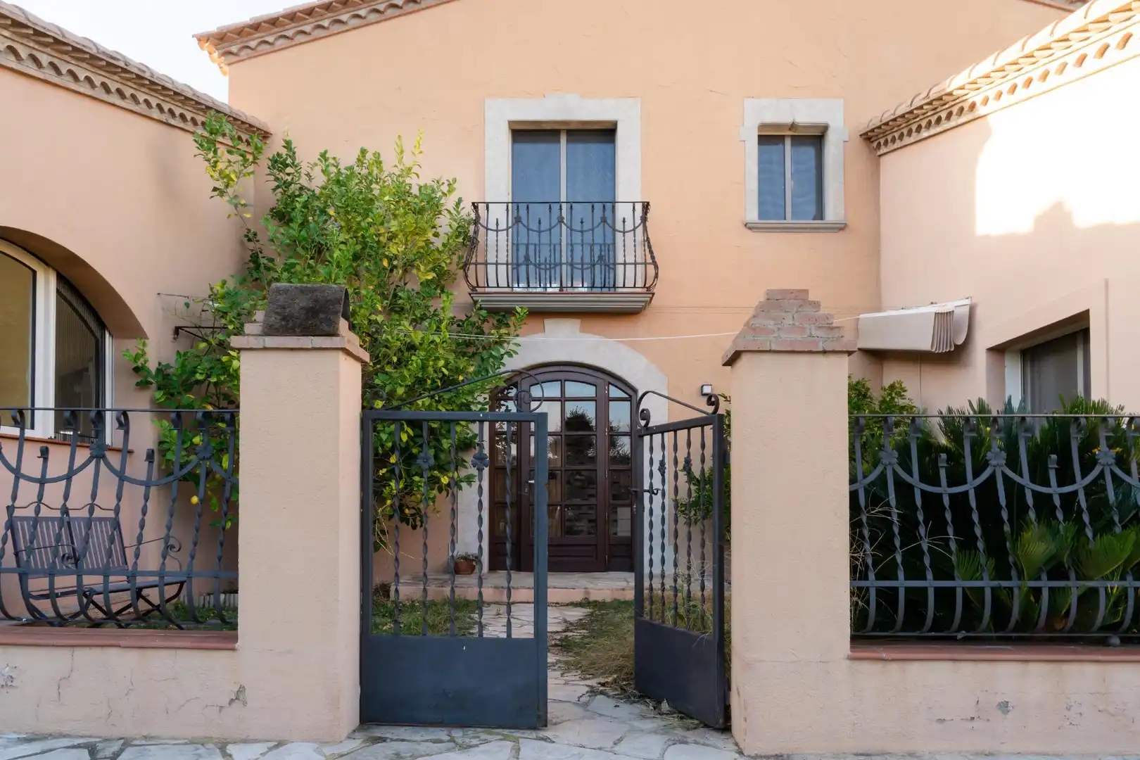 Vista exterior de Finca rústica en venda en Falset amb Calefacció, Jardí privat i Terrassa