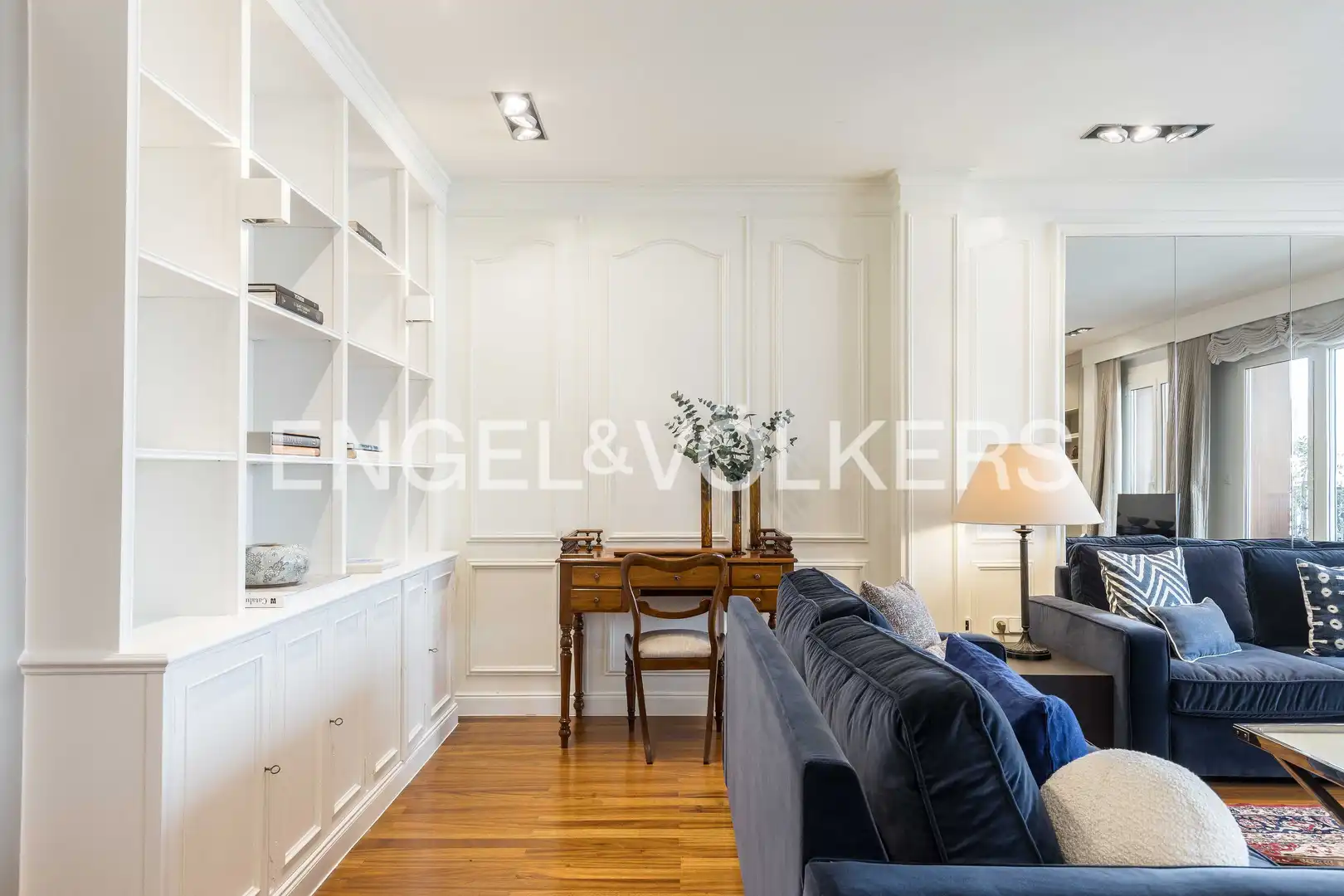 Living room of Flat for rent in Barcelona  with Air Conditioner, Heating and Parquet flooring
