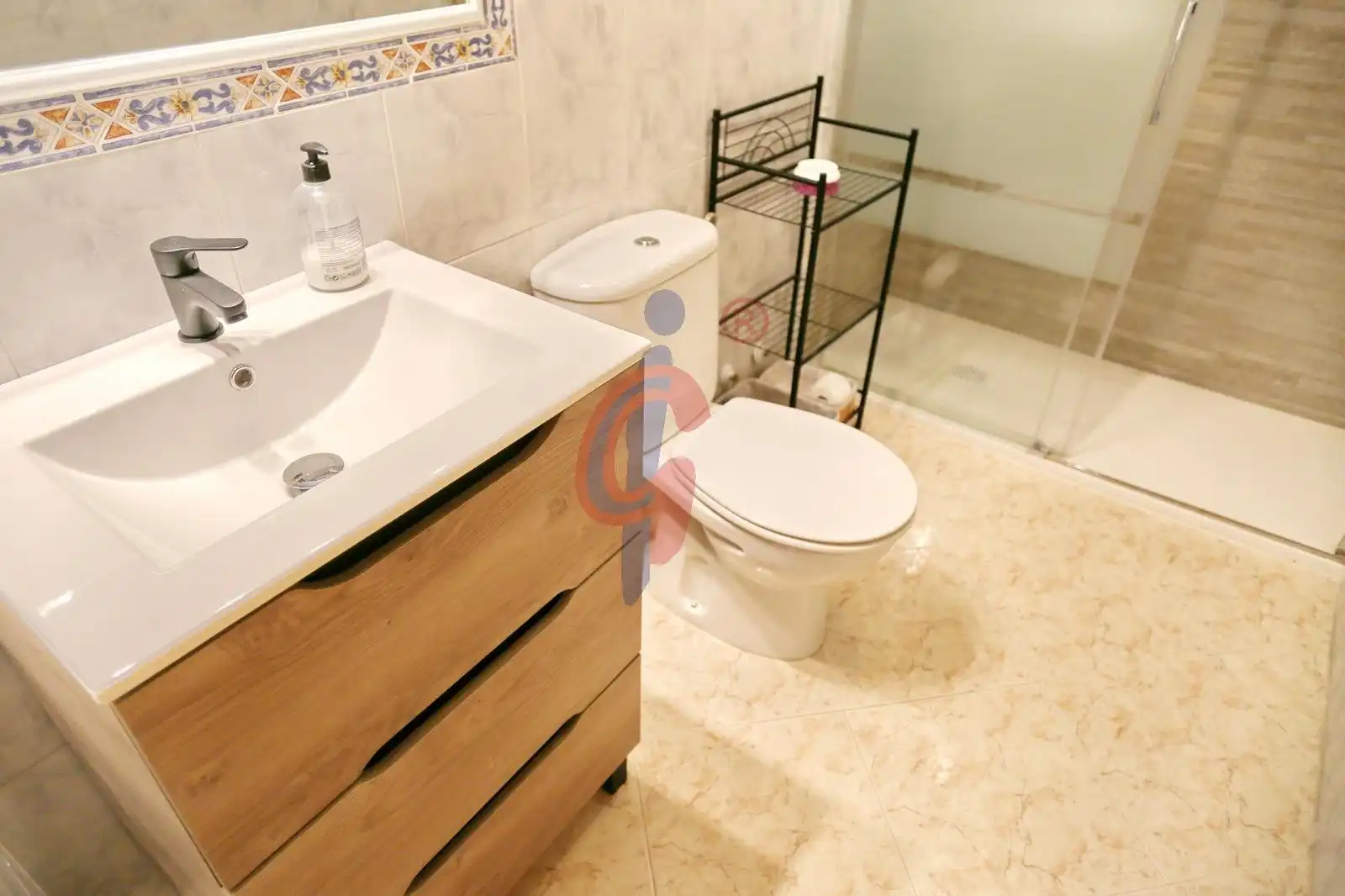 Baño de Piso en venta en Guardamar del Segura con Aire acondicionado, Calefacción y Terraza