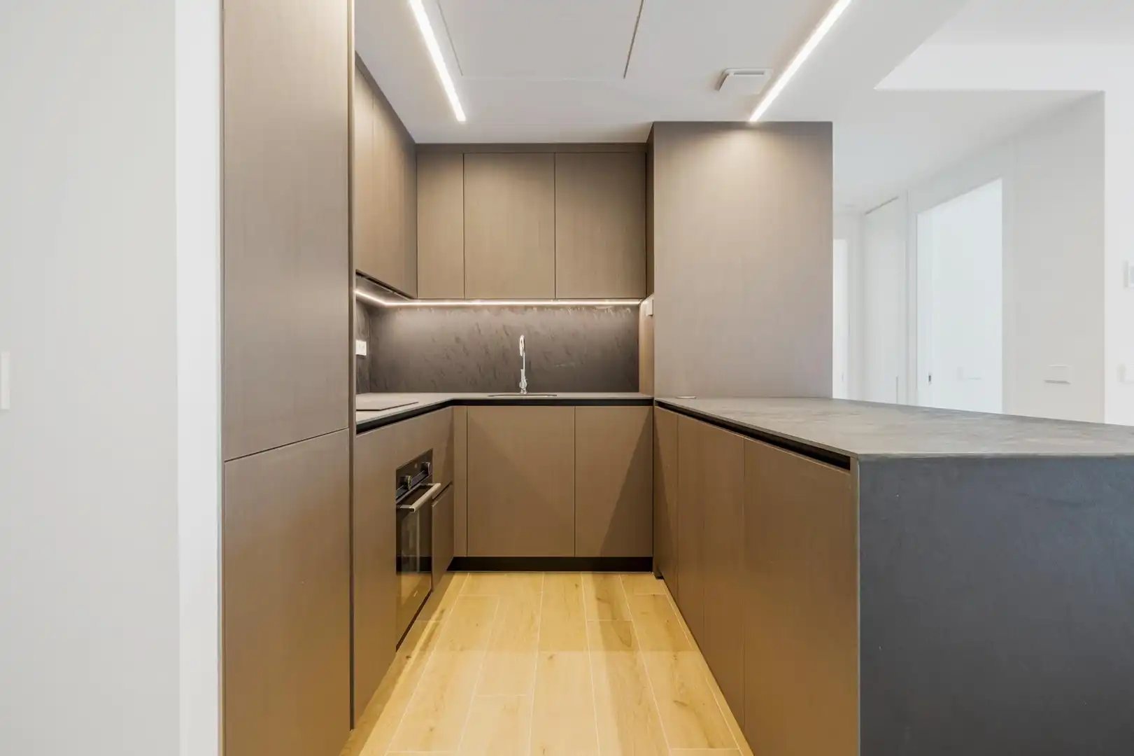 Apartamento con piscina en venta en Puerto Deportivo, imagen 3