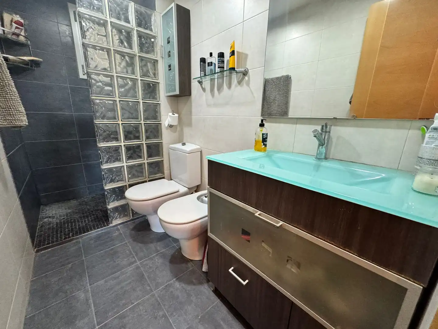 Baño de Piso en venta en L'Hospitalet de Llobregat con Balcón