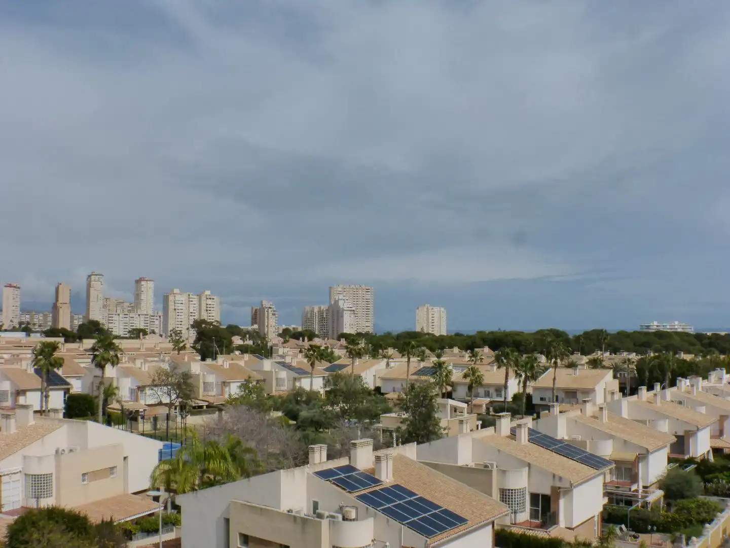 Vista exterior de Ático en venta en El Campello con Terraza, Trastero y Piscina