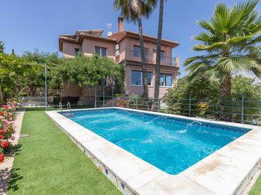 Casa con piscina in vendita a Avenida MONTEVIVE 20