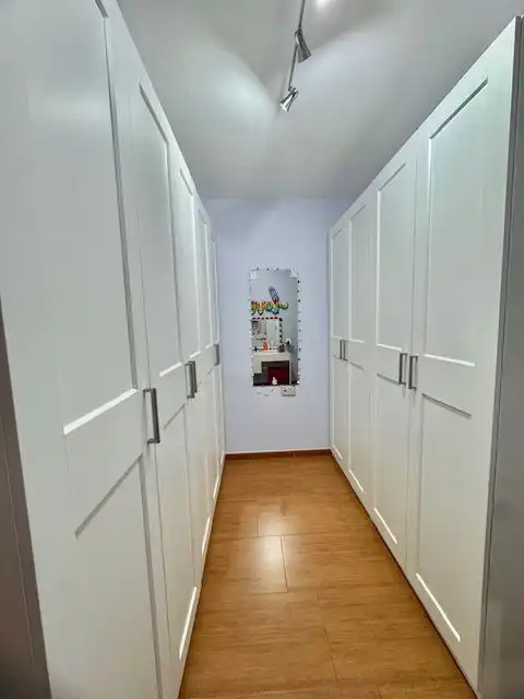 Wohnung zum Verkauf in Sevilla mit Klimaanlage und Abstellraum