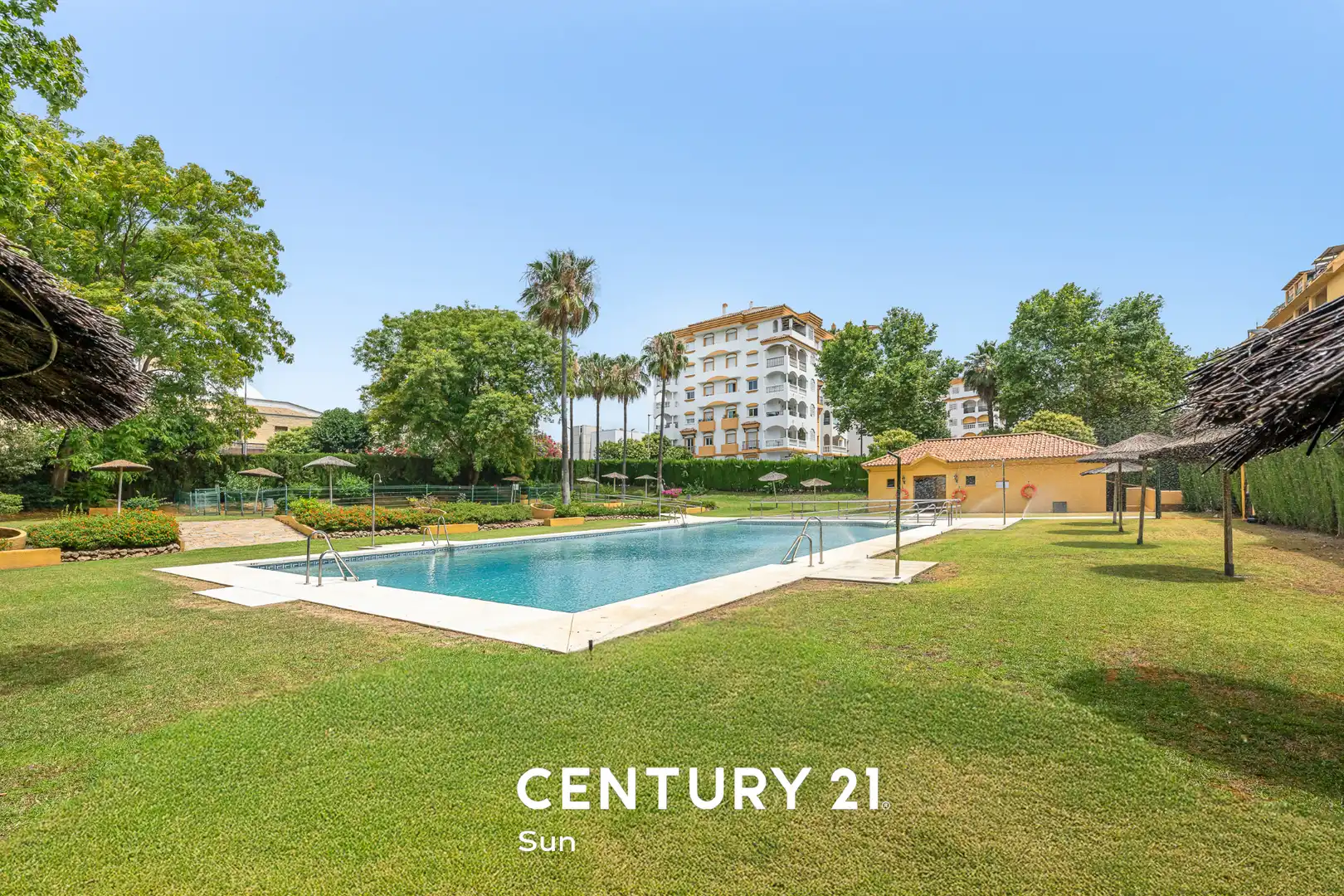 Vista exterior de Pis en venda en Marbella amb Aire condicionat, Calefacció i Terrassa