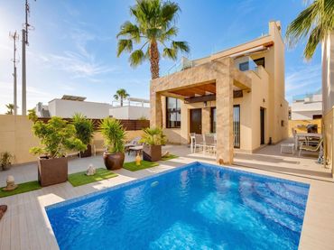 Chalet con piscina en venta en Ciudad Quesada