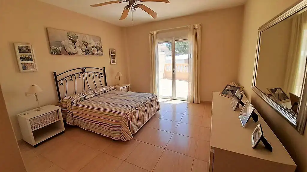 Habitación de Casa adosada en venta en Villalgordo del Júcar con Calefacción y Terraza