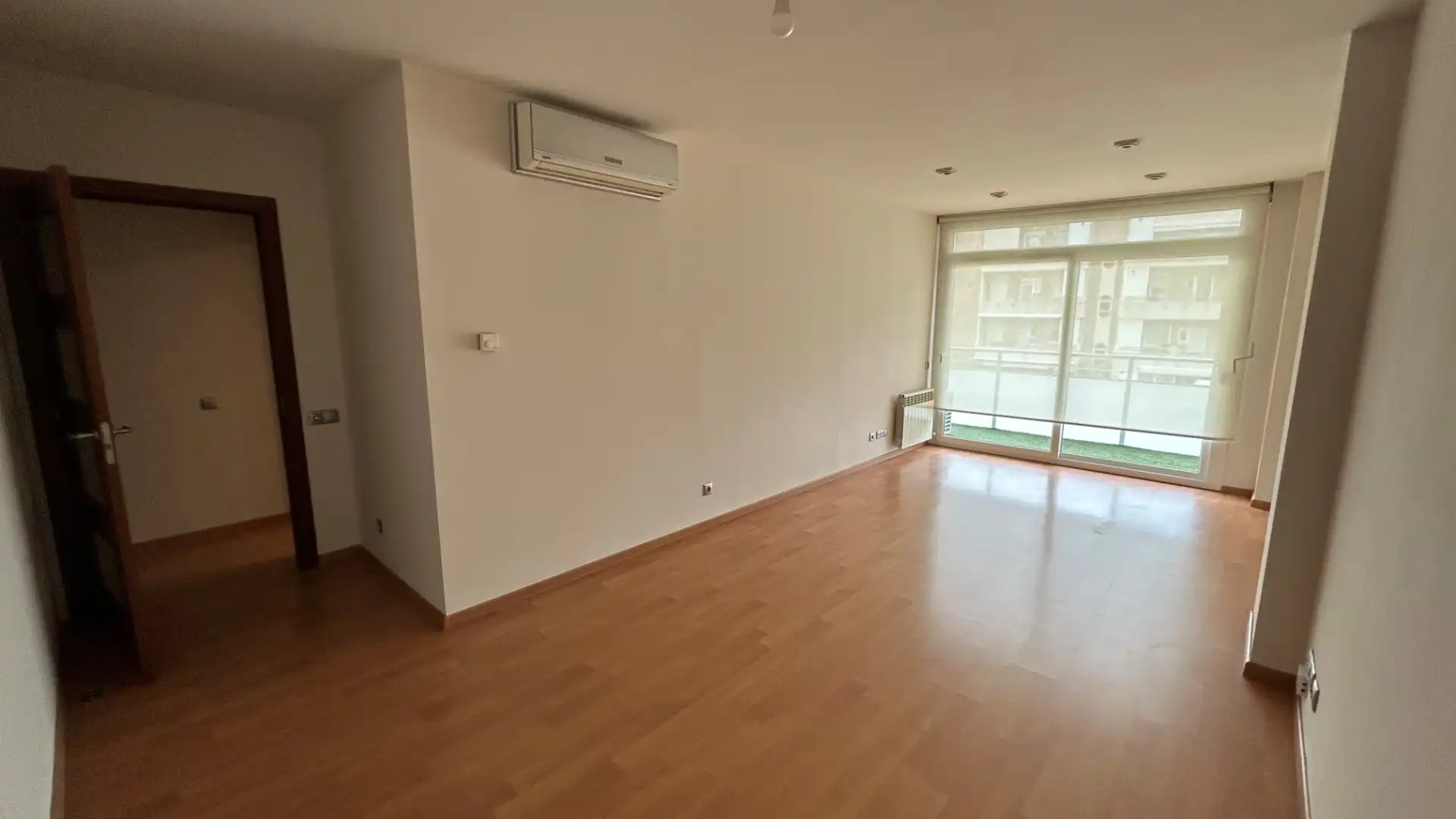 Sala d'estar de Pis en venda en Girona amb Aire condicionat, Calefacció i Parquet