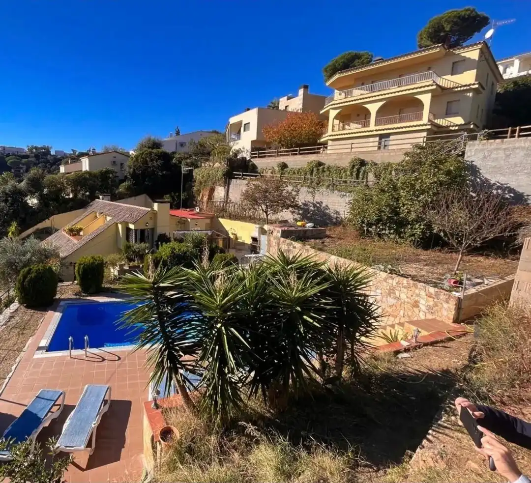 Vista exterior de Casa o xalet en venda en Tossa de Mar amb Aire condicionat, Calefacció i Jardí privat