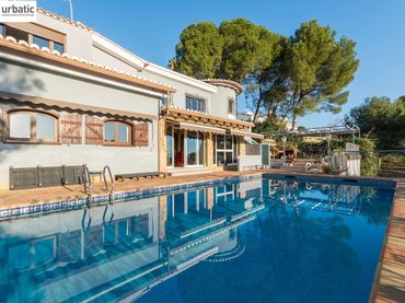 Villa avec balcon à vendre à Urbanizacion Tossal Les Botes