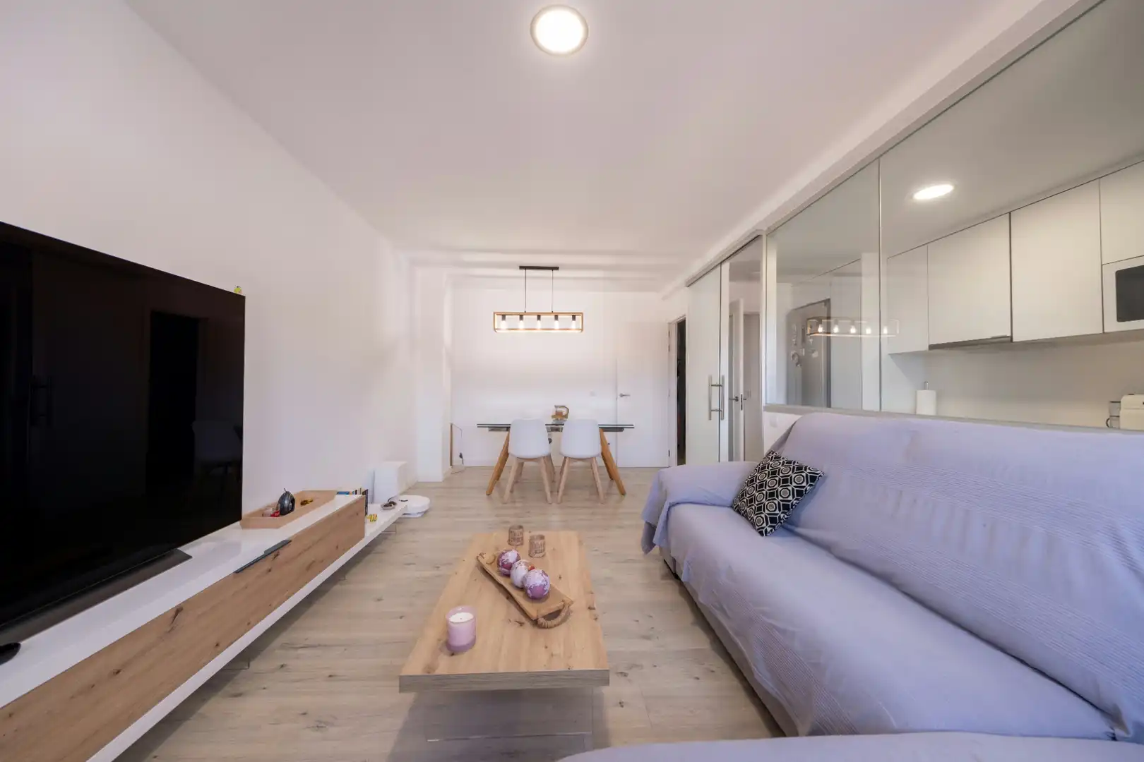 Sala de estar de Piso en venta en Las Palmas de Gran Canaria con Trastero, Amueblado y Piscina comunitaria