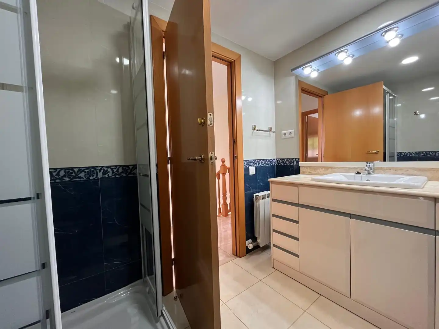 Baño de Casa adosada en venta en Vilanova i la Geltrú con Calefacción, Jardín privado y Terraza