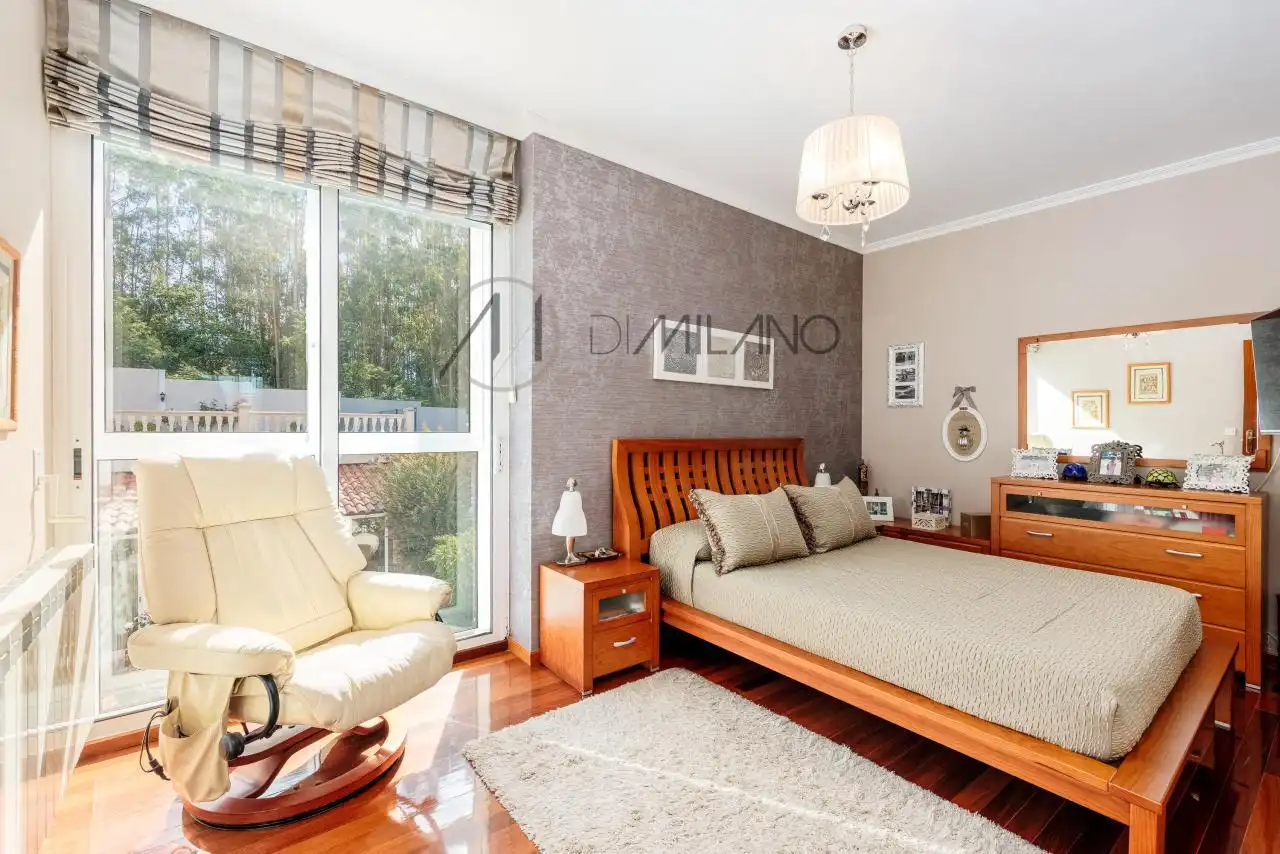 Habitación de Casa adosada en venta en Vigo  con Calefacción, Jardín privado y Parquet