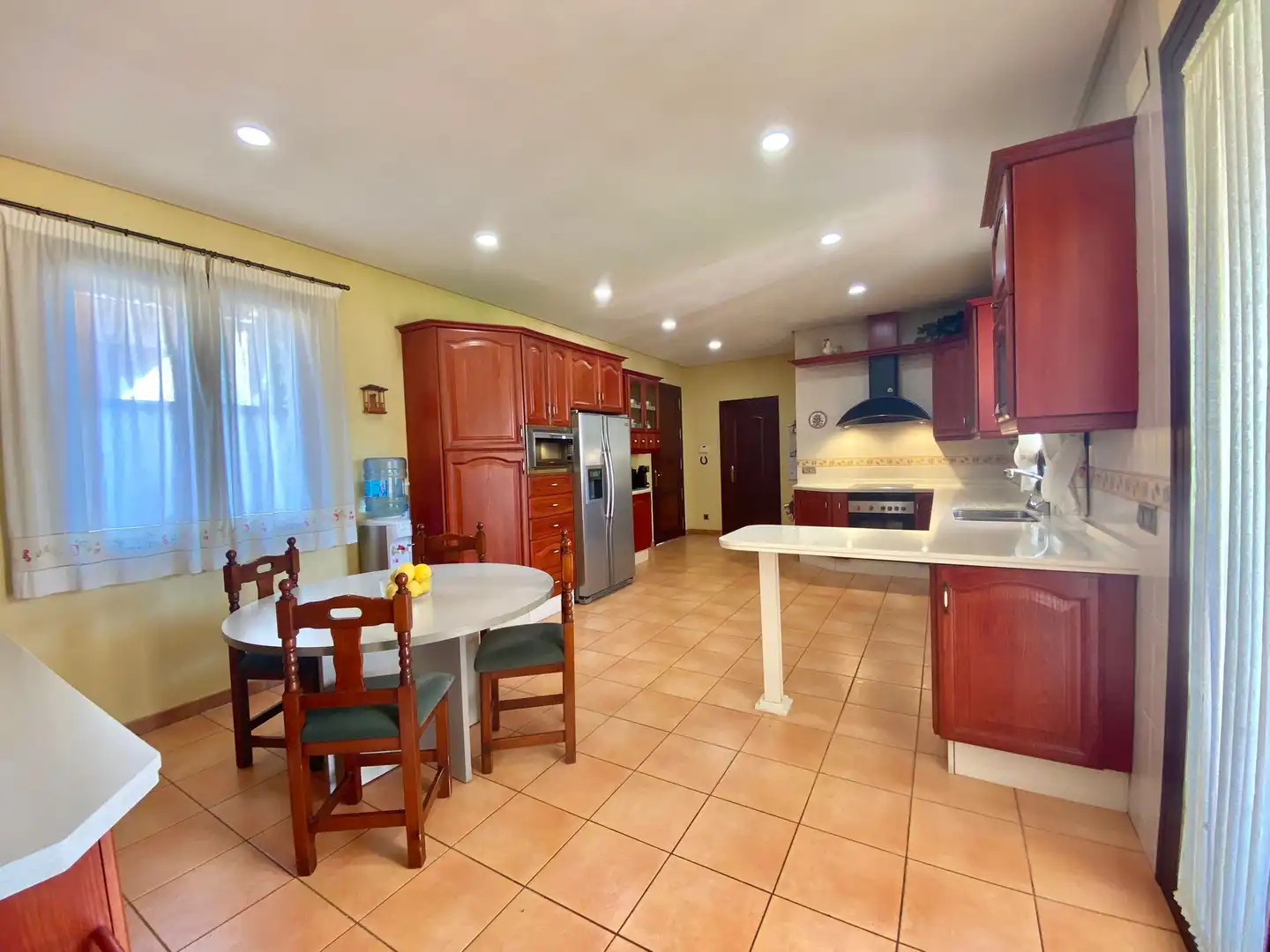 Cocina de Casa o chalet en venta en Alcalá de Guadaira con Jardín privado y Piscina