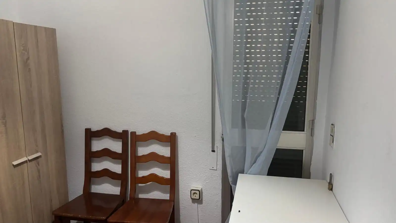 Bedroom of Flat for sale in Sevilla  with Air Conditioner, Private garden and Furnished