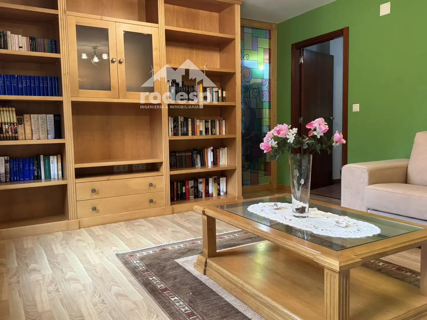 Wohnzimmer von Einfamilien-Reihenhaus zum Verkauf in Arbo mit Heizung, Abstellraum und Möbliert