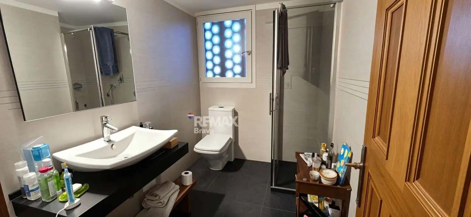 Baño de Casa adosada en venta en Celrà con Aire acondicionado, Jardín privado y Terraza
