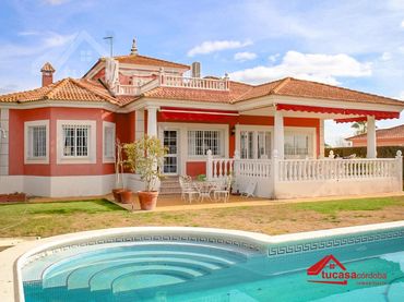 Casa rústica amb piscina en venda a Periurbano Oeste - Sierra