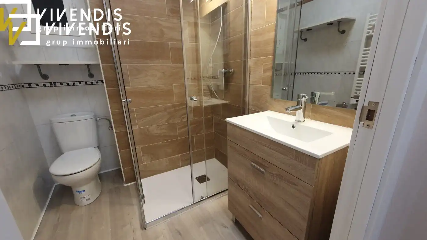 Bathroom of Attic for rent in Lleida  with Air Conditioner, Heating and Parquet flooring