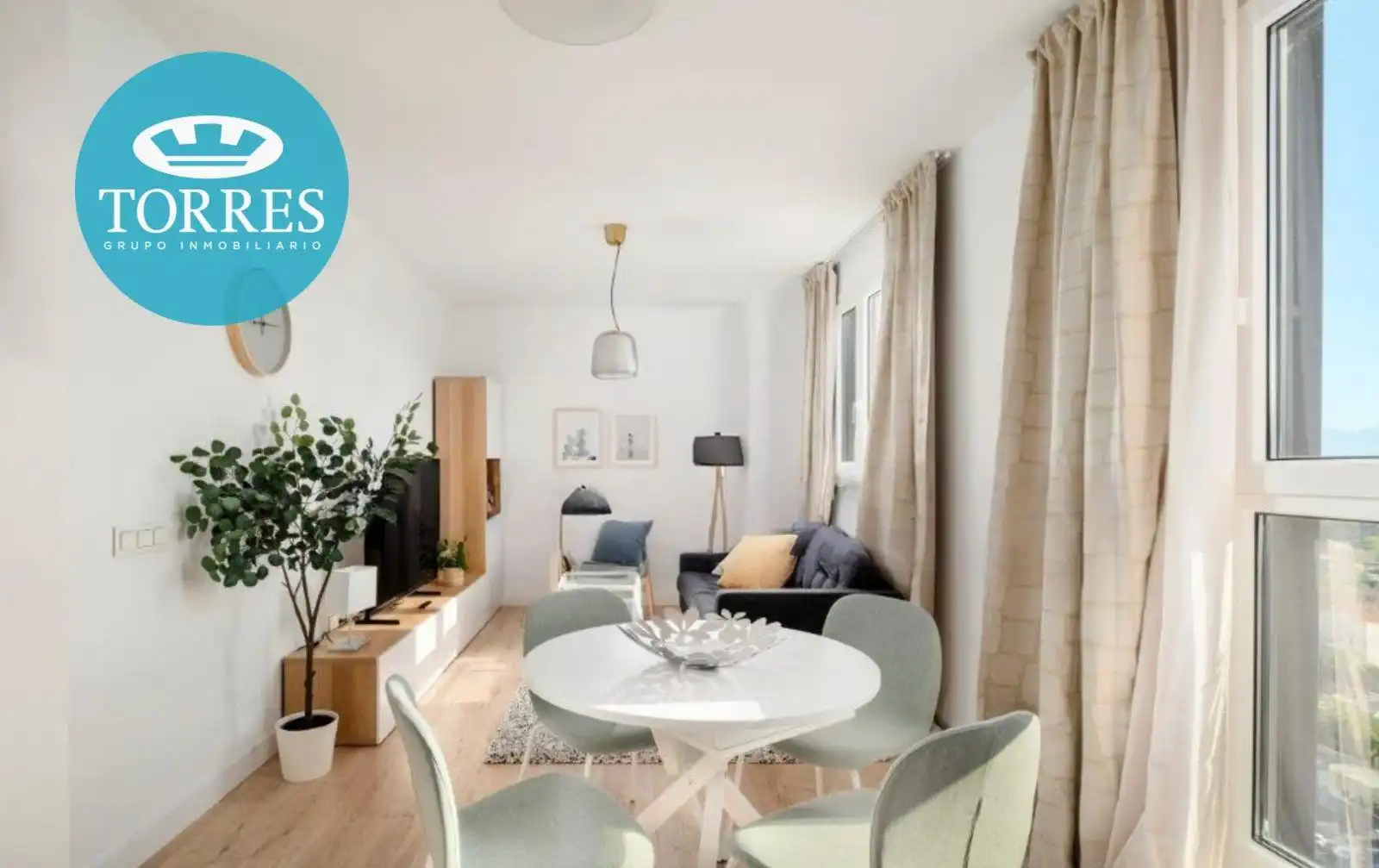 Sala de estar de Piso en venta en Málaga con Aire acondicionado, Amueblado y Piscina comunitaria
