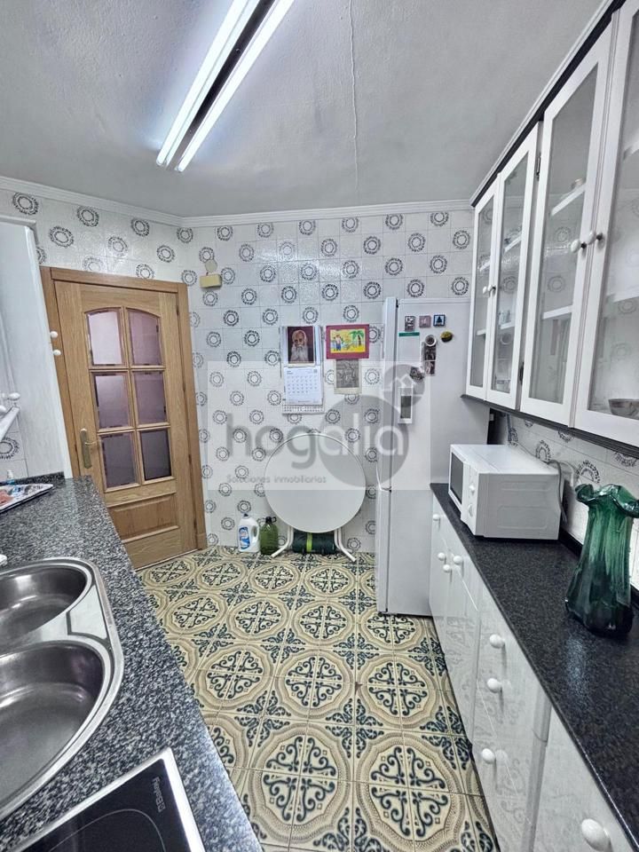 Kitchen of Flat to rent in  Sevilla Capital  with Terrace and Furnished