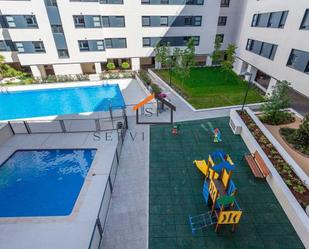 Swimming pool of Flat to rent in  Madrid Capital  with Air Conditioner, Heating and Private garden