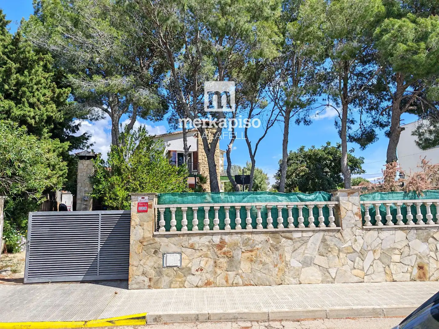 Vista exterior de Casa o xalet en venda en Bellvei amb Calefacció, Jardí privat i Terrassa