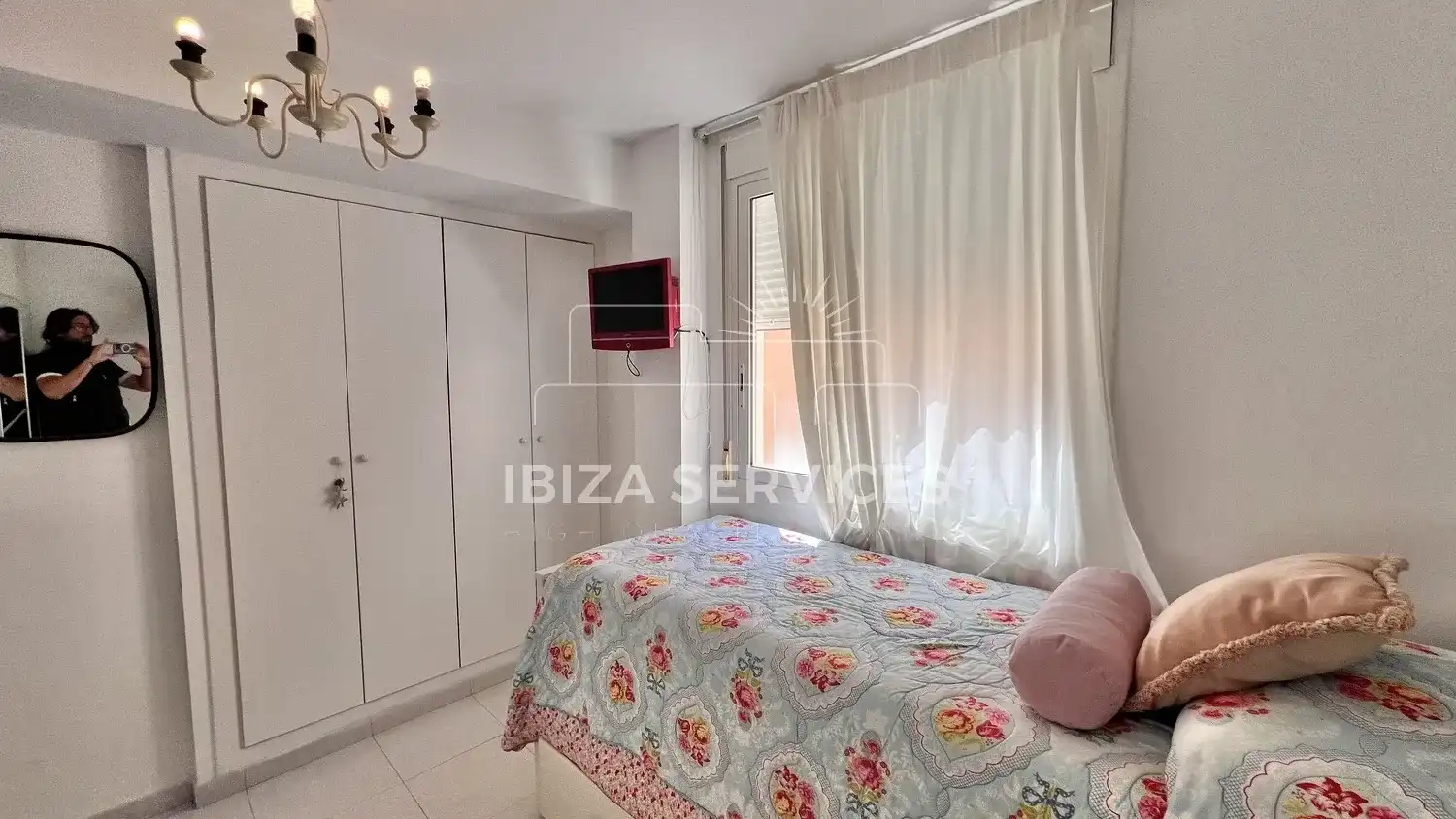 Dormitori de Pis en venda en Eivissa amb Aire condicionat, Jardí privat i Piscina