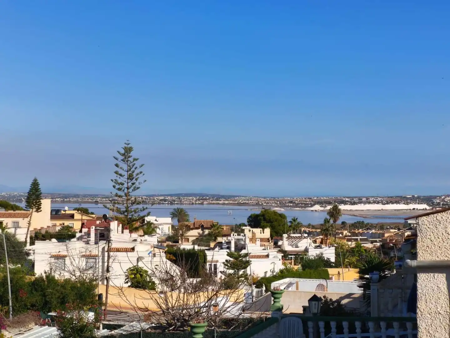Vista exterior de Casa o xalet en venda en Torrevieja amb Aire condicionat, Calefacció i Terrassa