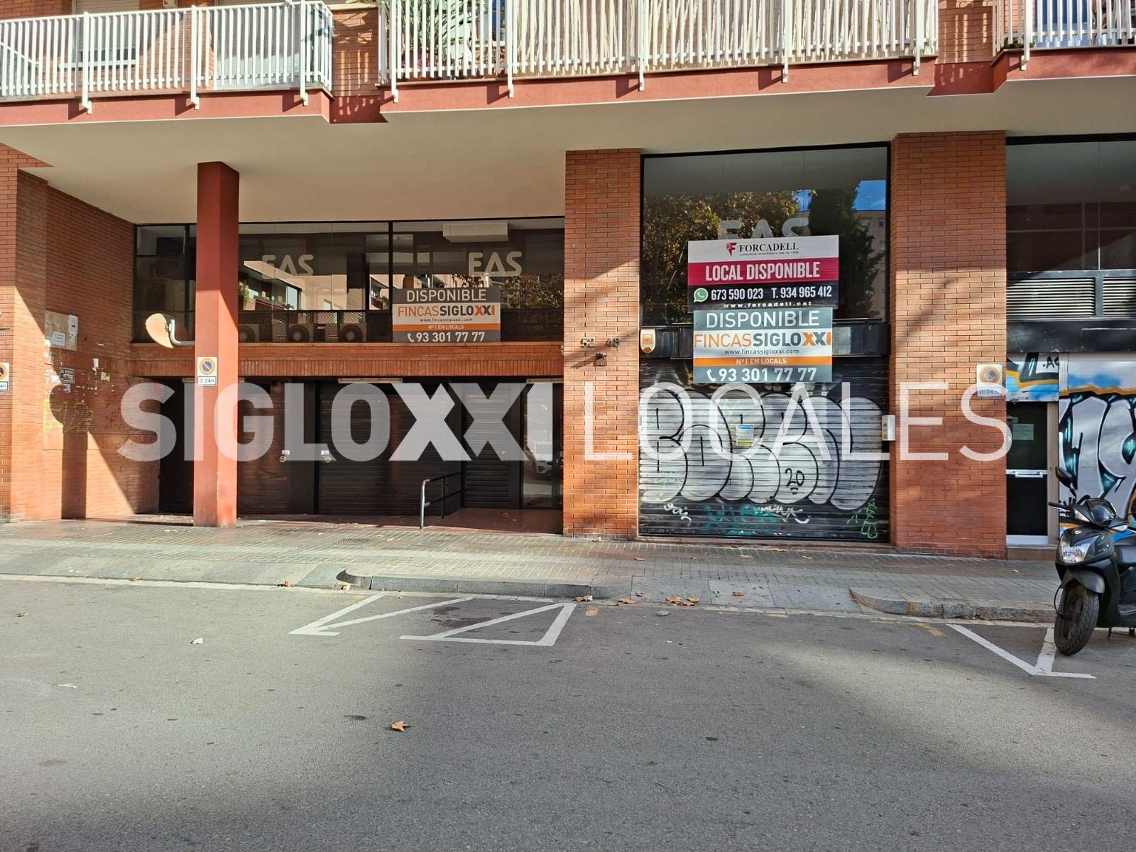 Exterior view of Premises for sale in  Barcelona Capital  with Air Conditioner