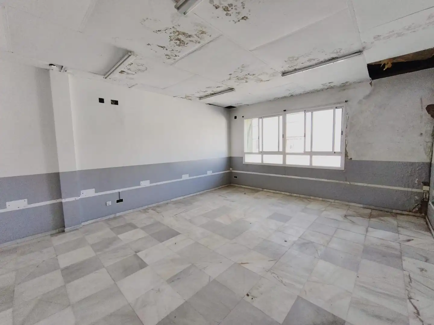 Industrial buildings for sale in Gines