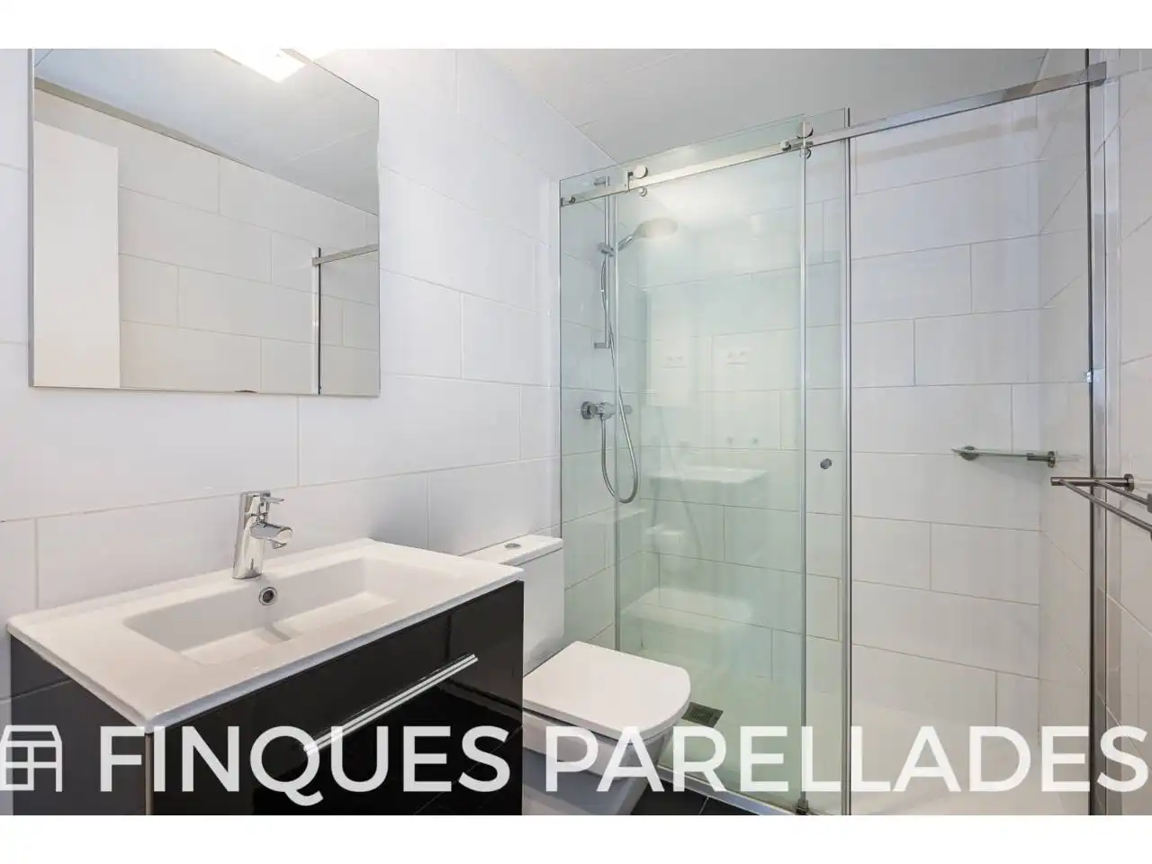 Bathroom of Flat for sale in Sitges  with Air Conditioner, Heating and Parquet flooring