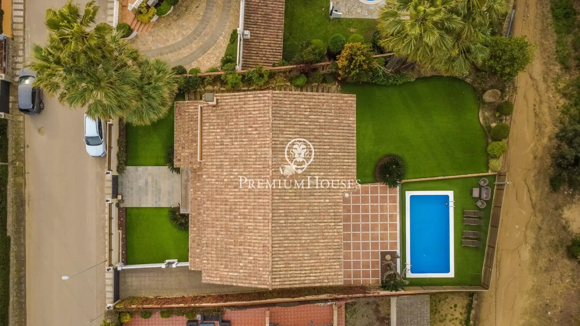 Vista exterior de Casa o xalet en venda en Mataró amb Calefacció, Jardí privat i Parquet