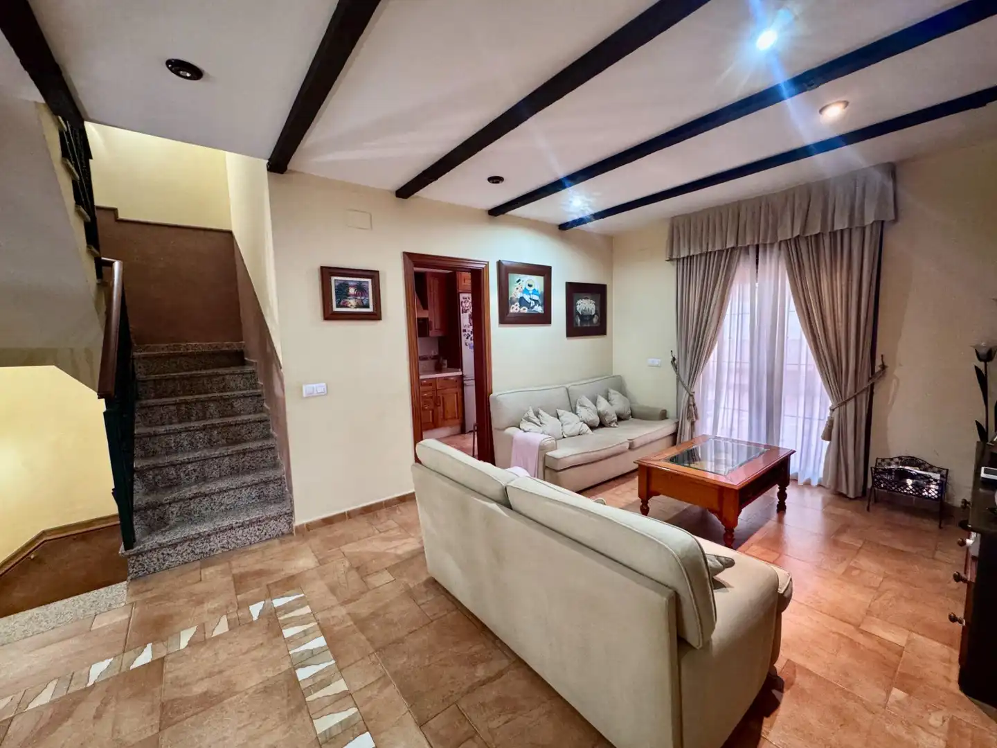 Sala d'estar de Casa adosada en venda en Benalmádena amb Aire condicionat, Terrassa i Traster