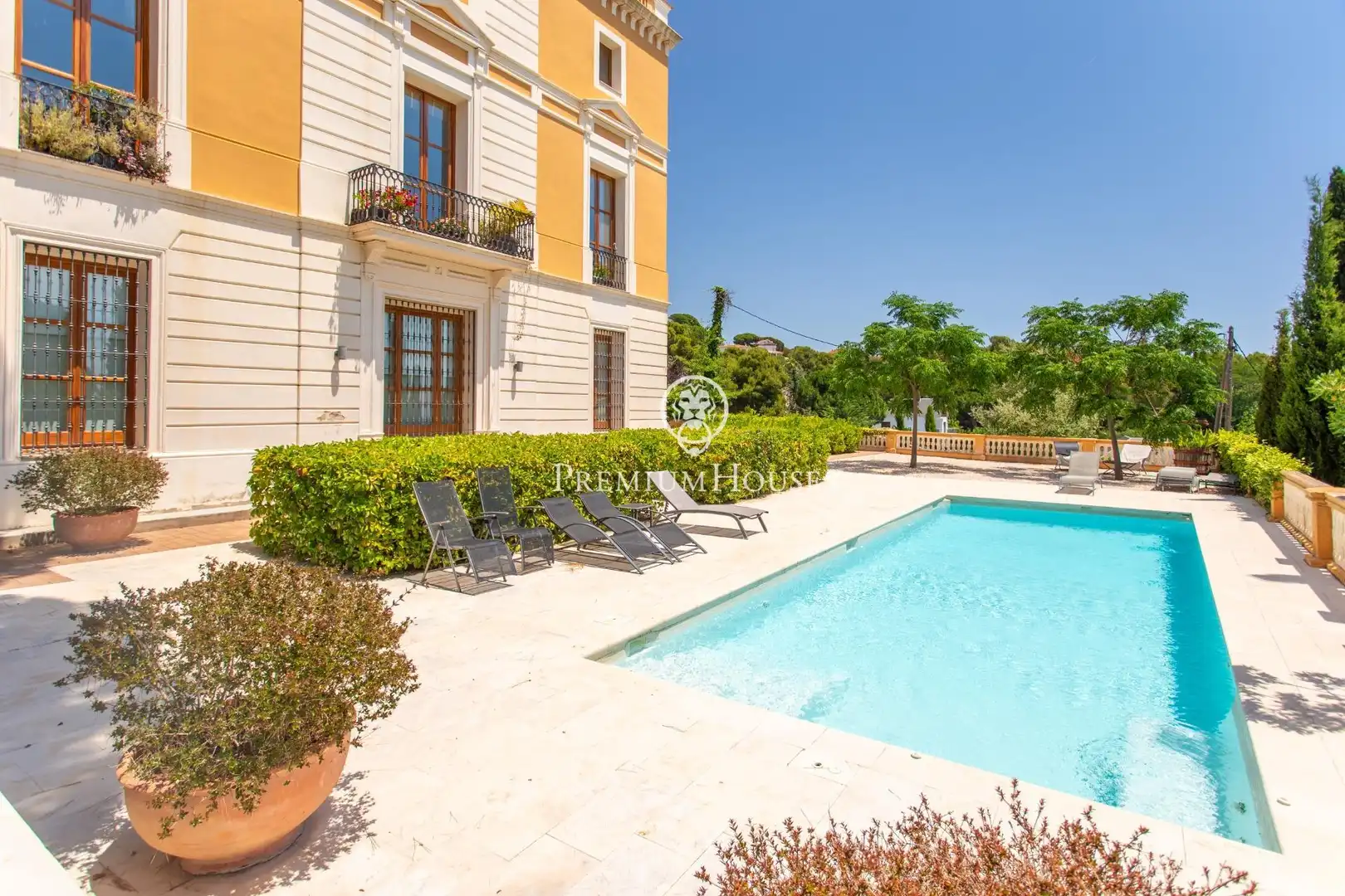 Exterior view of Flat for rent in Premià de Dalt  with Heating, Terrace and Community pool