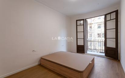 Bedroom of Flat for sale in  Barcelona Capital  with Balcony