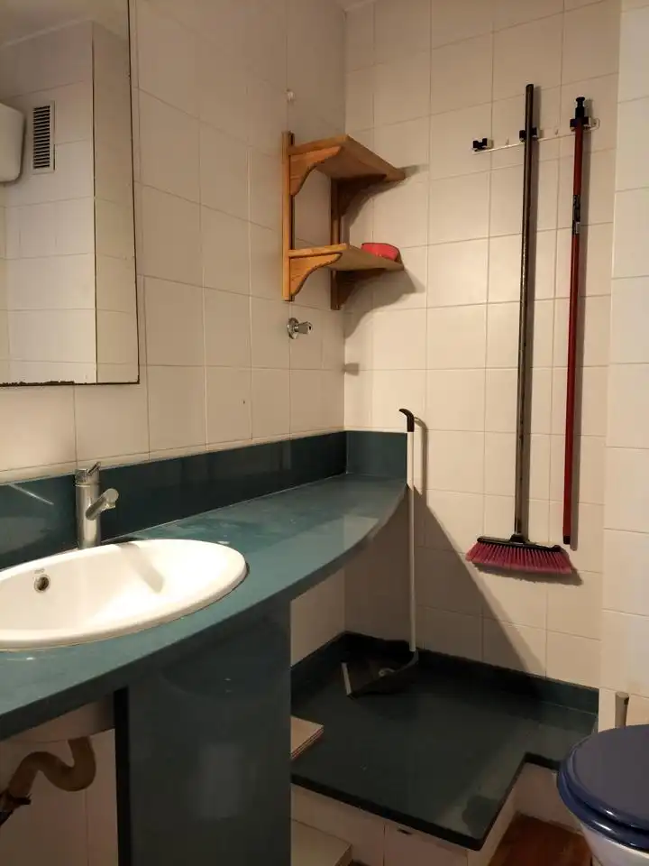 Baño de Oficina de alquiler en Vilanova i la Geltrú con Aire acondicionado