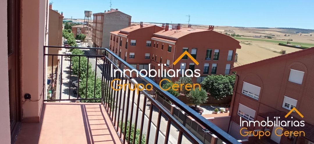 Vista exterior de Apartamento en venta en Santo Domingo de la Calzada con Calefacción, Parquet y Terraza