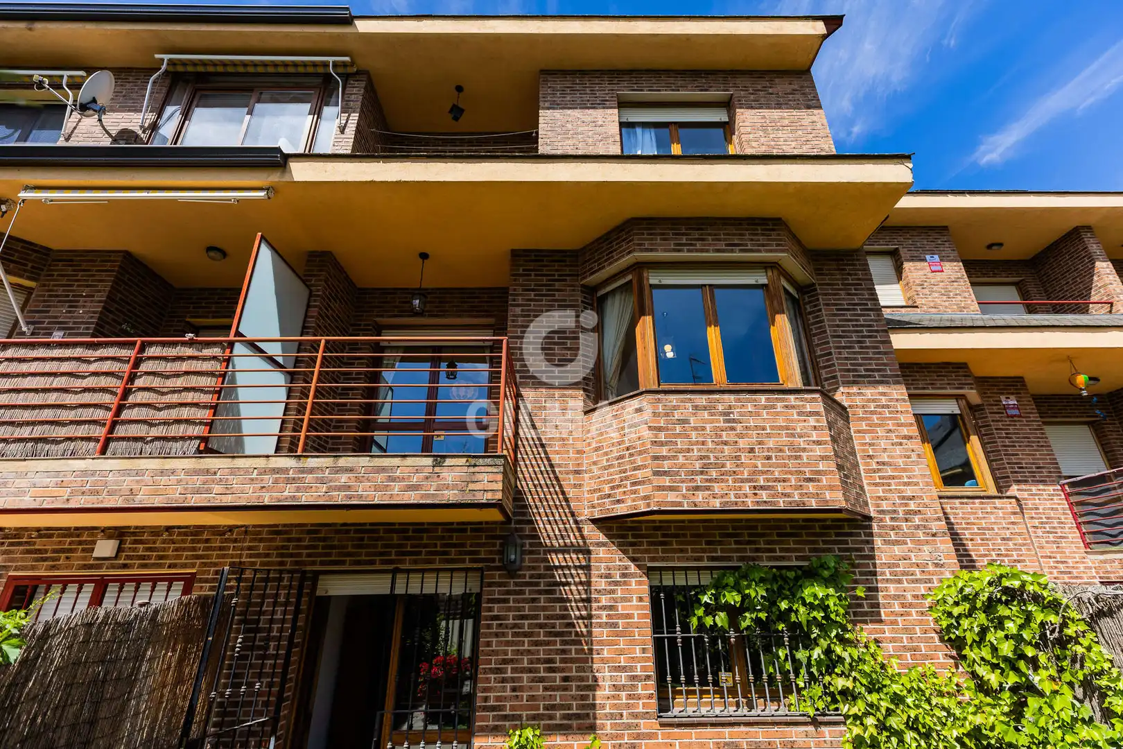 Vista exterior de Casa adosada en venta en Collado Villalba con Calefacción, Jardín privado y Piscina