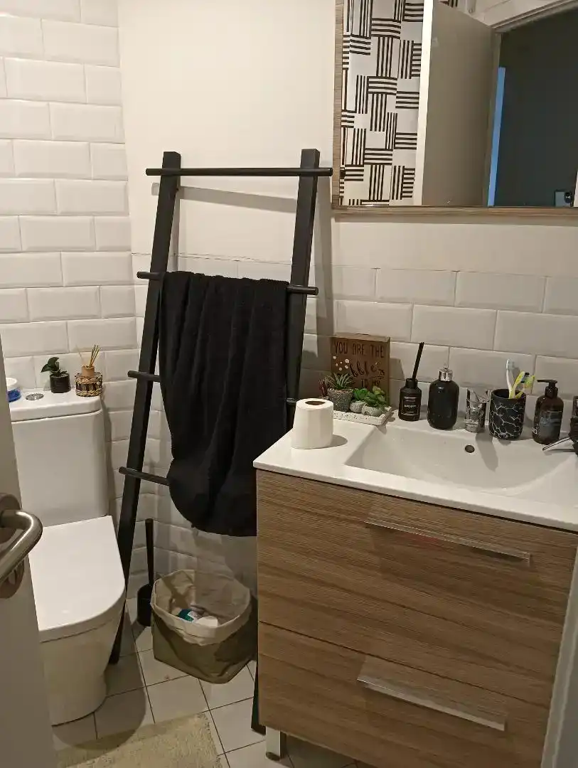 Badezimmer von Wohnung zur Miete in  Barcelona Capital mit Klimaanlage und Balkon