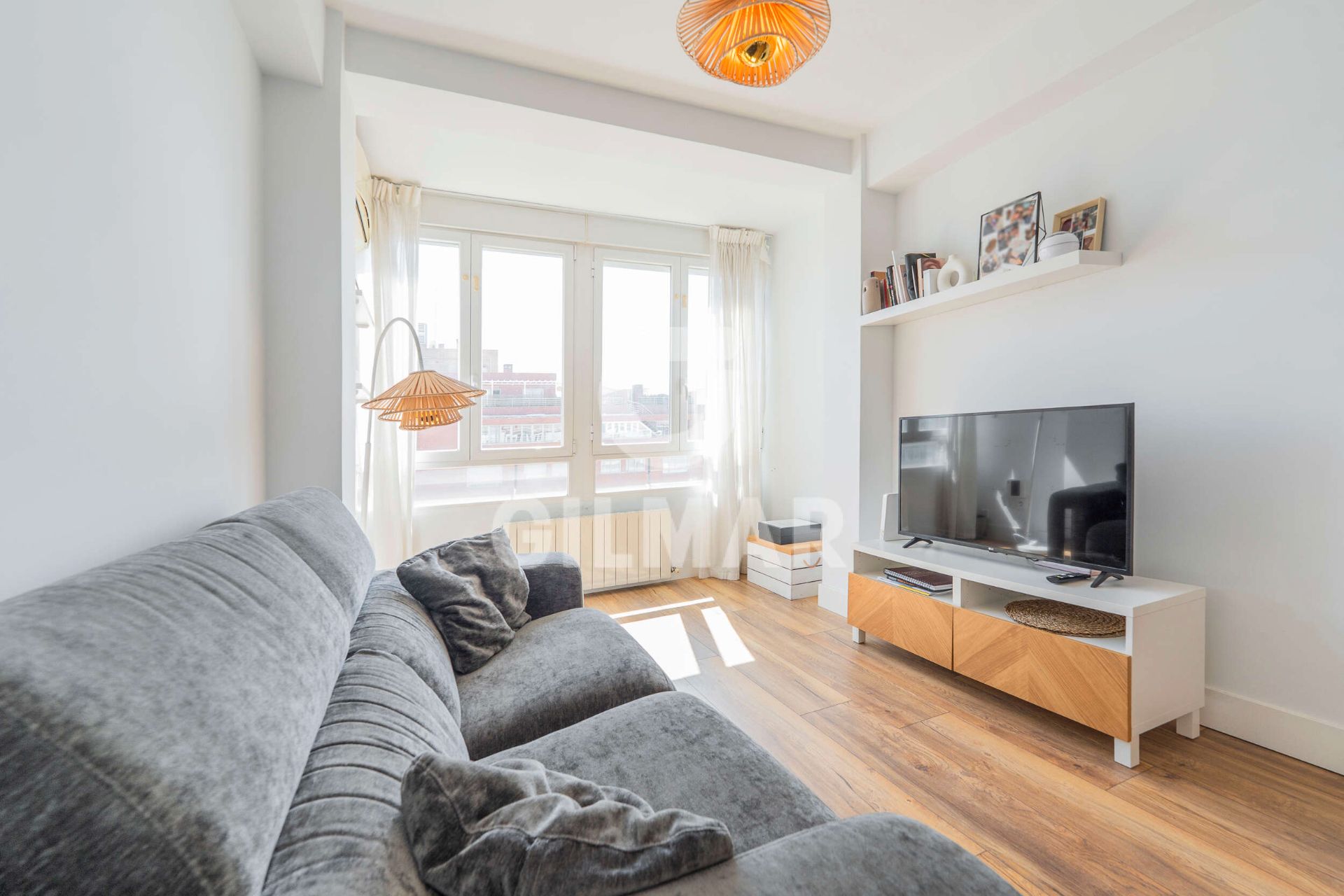 Living room of Flat for sale in  Madrid Capital  with Air Conditioner, Heating and Parquet flooring