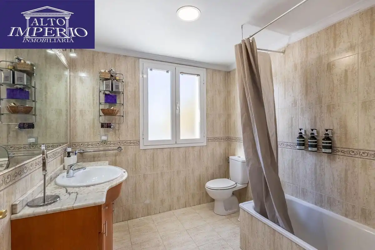 Baño de Casa o chalet en venta en Granada con Calefacción y Terraza