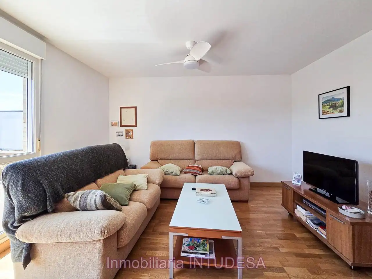 Sala de estar de Casa adosada en venta en Murchante con Calefacción, Jardín privado y Parquet
