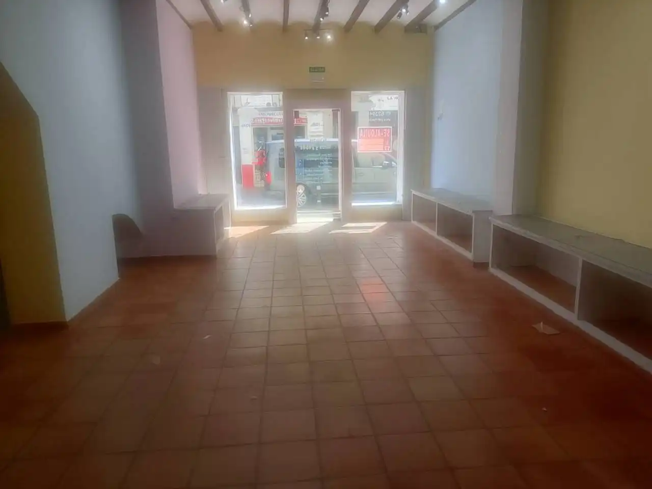 Geschaftsraum zur Miete in Oliva