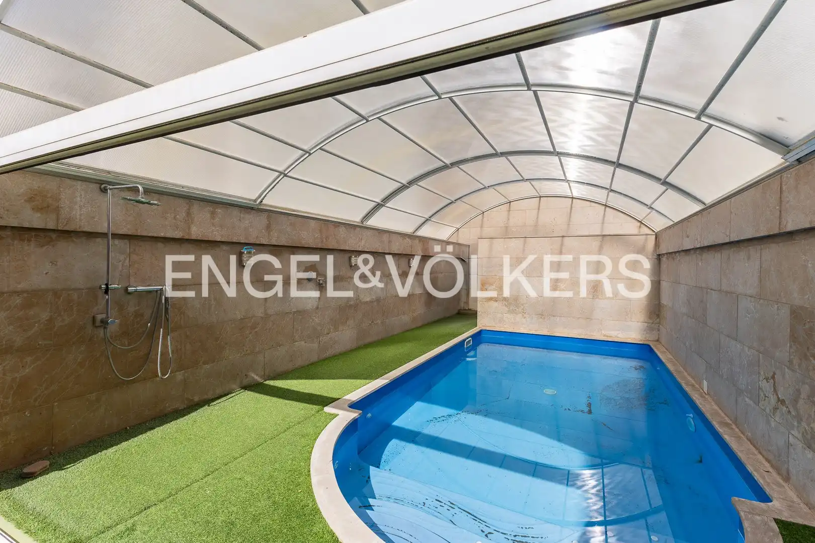 Piscina de Casa o chalet en venta en El Prat de Llobregat con Aire acondicionado, Calefacción y Jardín privado