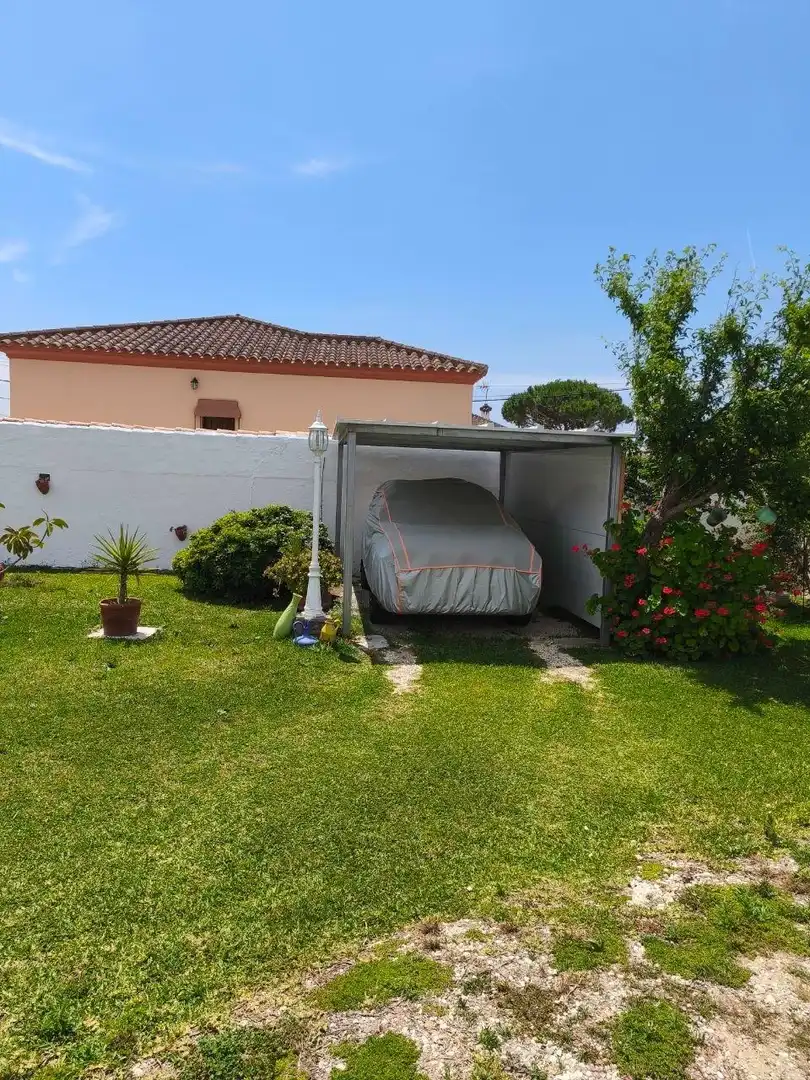 Parking de Casa o chalet en venta en Chiclana de la Frontera con Jardín privado, Trastero y Piscina