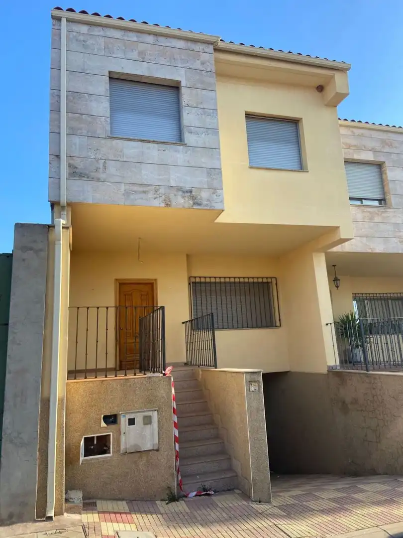 Vista exterior de Casa adosada en venta en Villarrubia de los Ojos con Calefacción, Terraza y Trastero