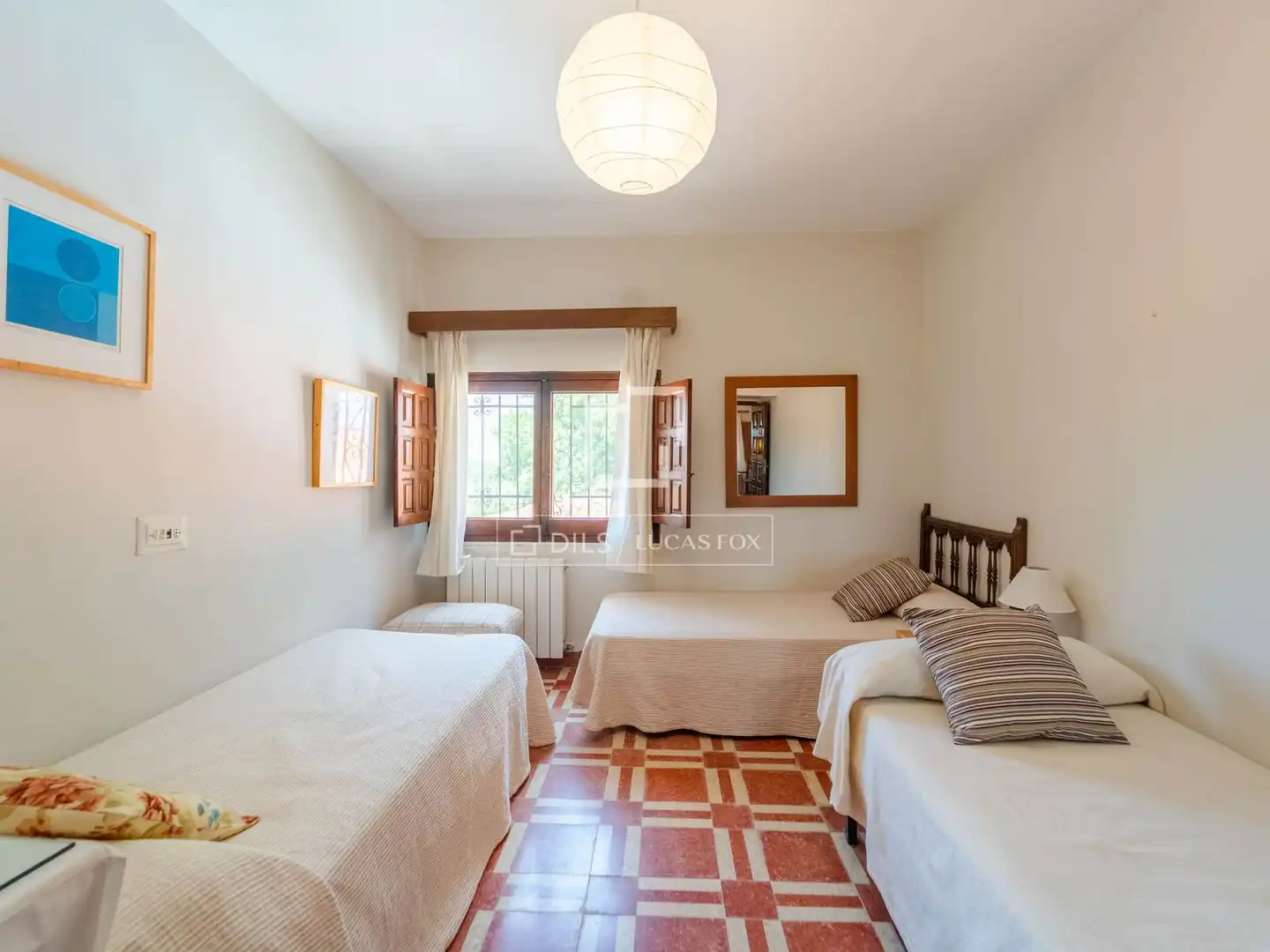 Dormitori de Finca rústica en venda en Requena amb Calefacció, Jardí privat i Terrassa